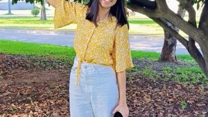 Floral Tie-Front Blouse