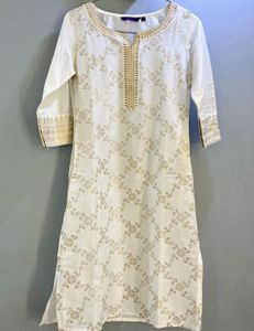 Elegant White &amp; Gold Straight Kurta