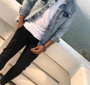 OThe Denim Jacket In Jeans Colour Which Is Amazin