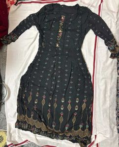 Elegant Black Kurta with Floral Print