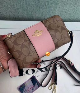 Coach Wristlet - slings