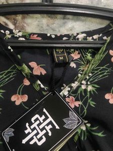 girls floral top M Size