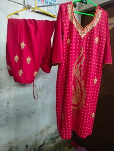Beautiful Tomato red Kurta Set with Embroidery