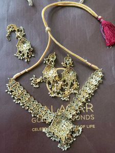 Exquisite Pearl &amp; Crystal Necklace Set