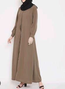 Elegant abaya with scarf