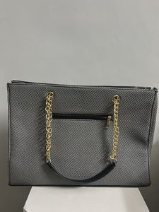 Chic Tote Bag with Gold Chain