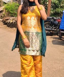 Elegant Yellow &amp; Green Kurta Set