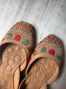 Embellished Juttis/Mojaris