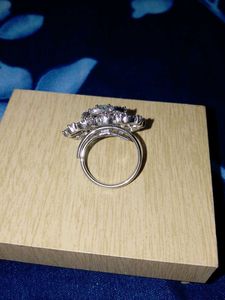Elegant Statement Ring with Green Stone