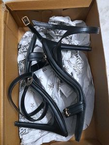 Elle Heels