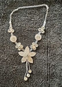Stunning Rhinestone Flower Necklace &amp; Earring Set