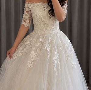 Elegant Off-Shoulder Lace Bridal Gown