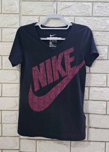 Nike Women’s DNA V-Neck Graphic T-Shirt