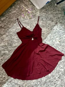 Chic Burgundy Cut-Out Midi Dress