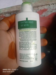 SIMPLE HYDRATING LIGHT MOISTURIZER