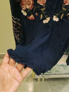 Embroidered Long Sleeve V-Neck Top