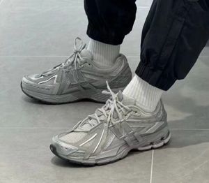 New Balance Sneakers - Silver