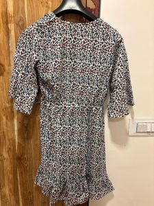 Chic Leopard Print V-Neck Dress