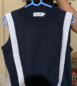 Sleeveless Knit Top with White Stripes