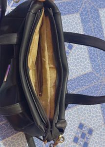 CATCHY bag good condition  hand blac