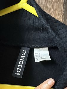 Black Ribbed Zip-Up Crop Top