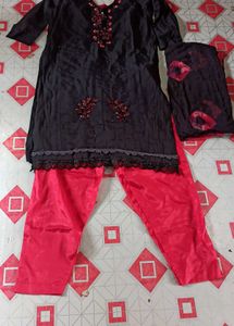 Elegant Black &amp; Red Kurta Set