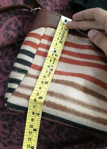 Zouk Striped Crossbody Bag👜