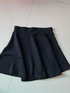 Black skater skirt