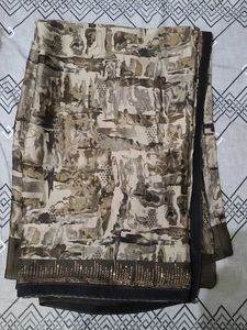 Elegant Abstract Print Saree