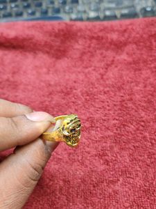 Skull Ring - Gold Tone