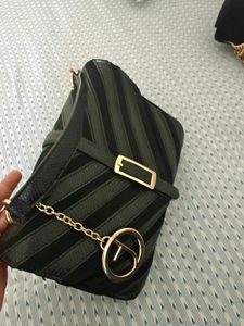Tresmode Black Handheld Bag.