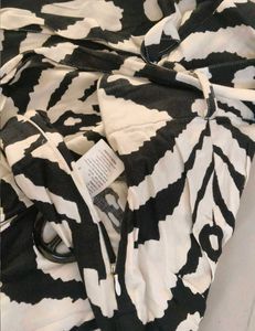 Stylish Wide-Leg Black &amp; White Print Pants