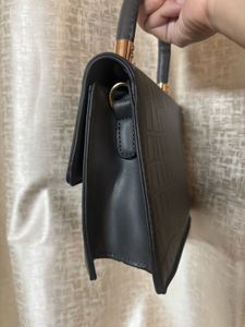 Chic Black Croc Embossed Handbag