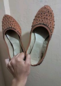 Embroidered Jutti Flats