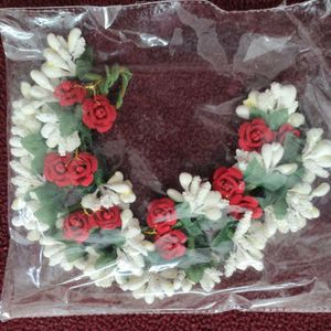 Handmade Hair Gajra - Red Roses &amp; White Flower
