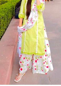 Today offer Beautiful Kurta Set With Dupatta
