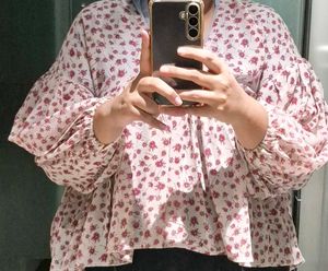 Chic Floral Print V-Neck Top