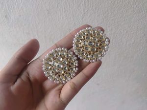 Elegant Kundan &amp; Pearl Stud Earrings