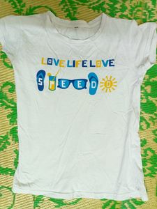 White T Shirt In Good Condition