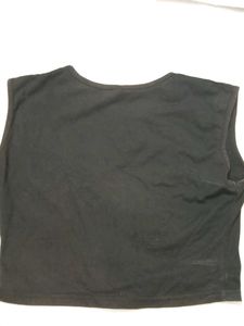 Sleeveless Black crop top