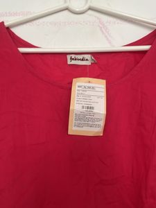 Chic Red Short-Sleeve Top