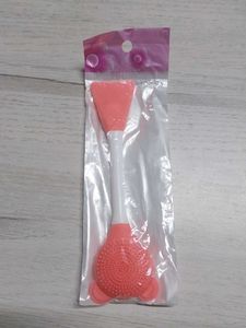 SILICONE FACE MASK APPLICATOR