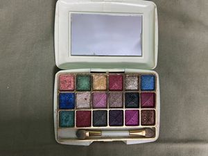 Mars 18-Color Eyeshadow