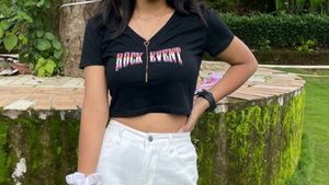 Graphic Crop Top
