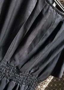 ✨ Black Beauty: Cute Ruffle-Sleeve Smocked Dress ✨