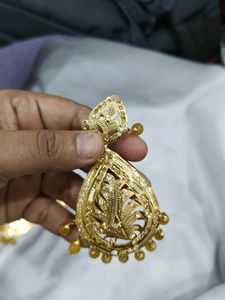 Gold Toned Maang Tikka &amp; Earrings Set