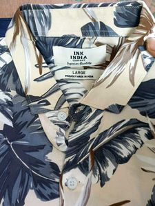 brand new Bold Leaf Print Button-Up Shirt