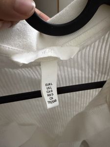 H&amp;M Ribbed Collared Crop Top