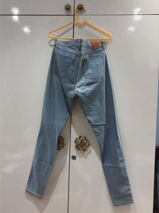 Light Blue Wash Levis Skinny Jeans