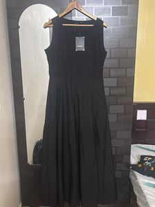 Elegant Black Sleeveless Midi Dress